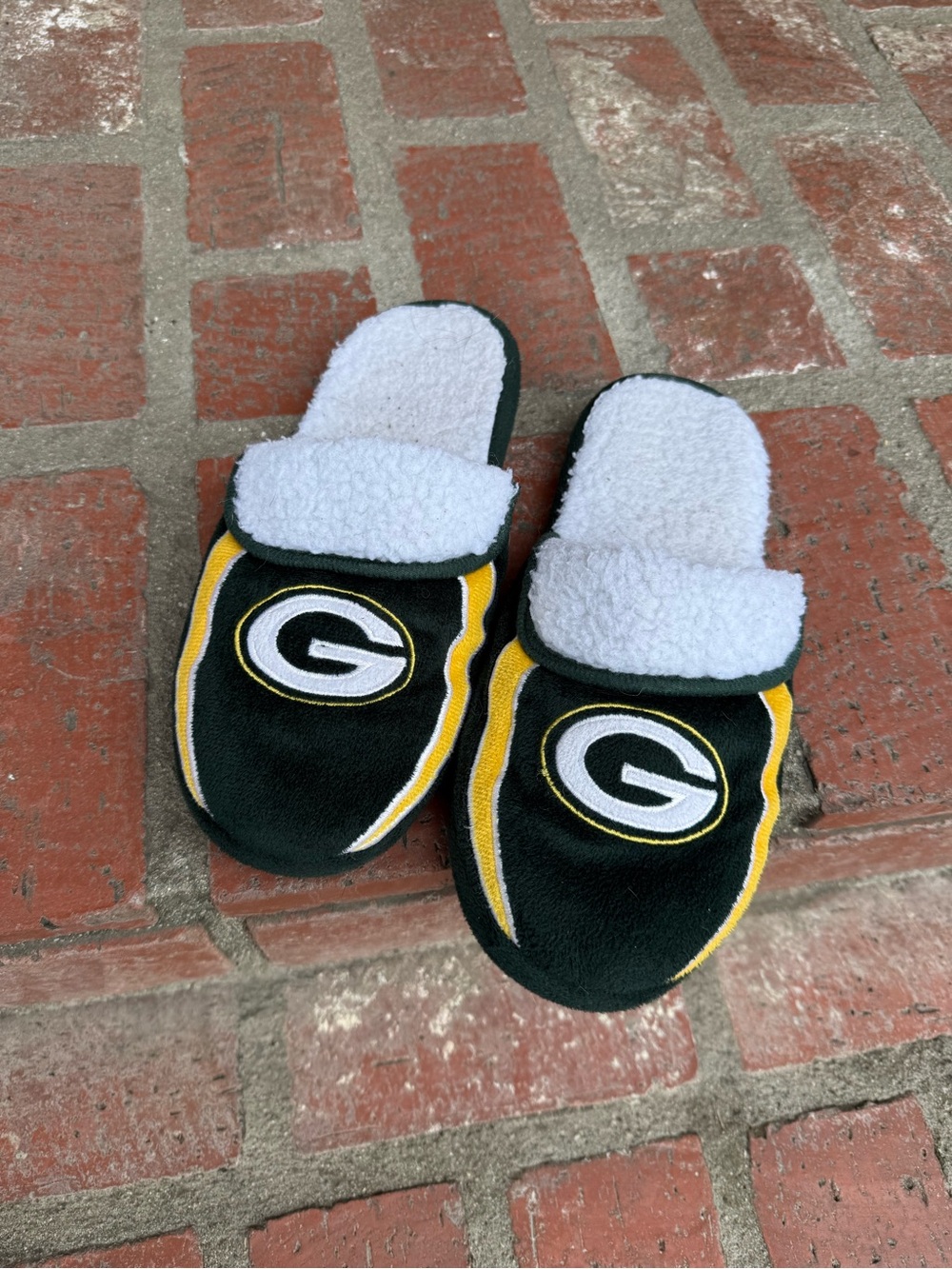Green Bay Packers Sherpa Lined Slippers - Black & Gold